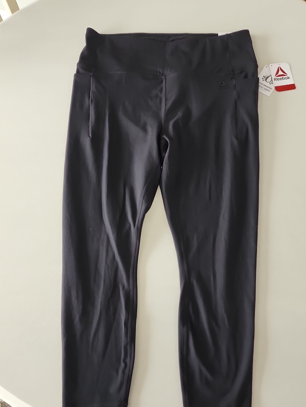 Reebok Black WOMENS 7/8 Athletic Leggings with Side Pockets